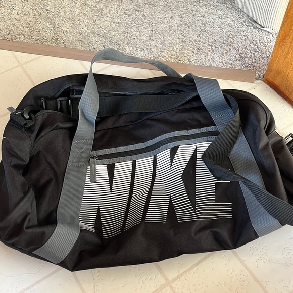 Nike Gym Bag - Picture 1 of 3